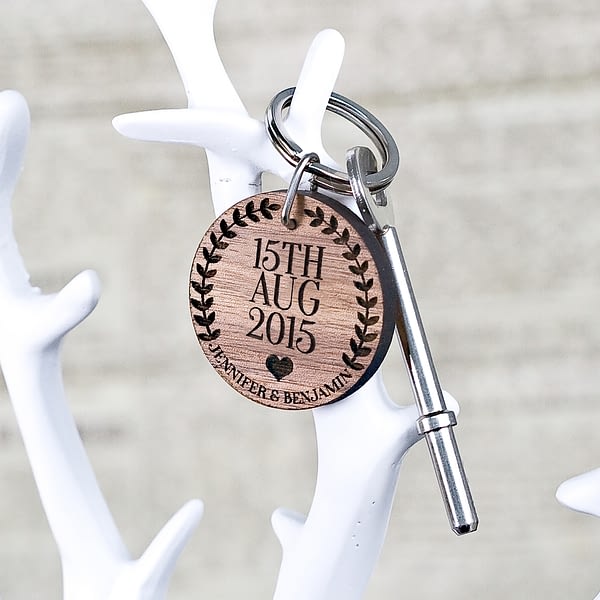 Custom Special Date Keyring - Circular Wreath and Heart Design