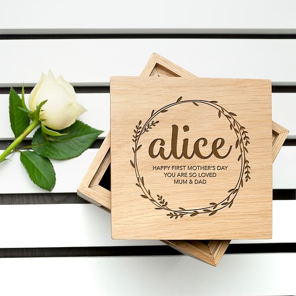 Personalised Wreath Mother's Day Oak Photo Cube